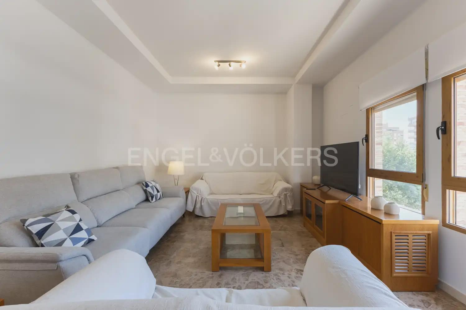 3 bedroom Flat for rent in Alzira with garage - € 1,300 (Ref: 9944900)