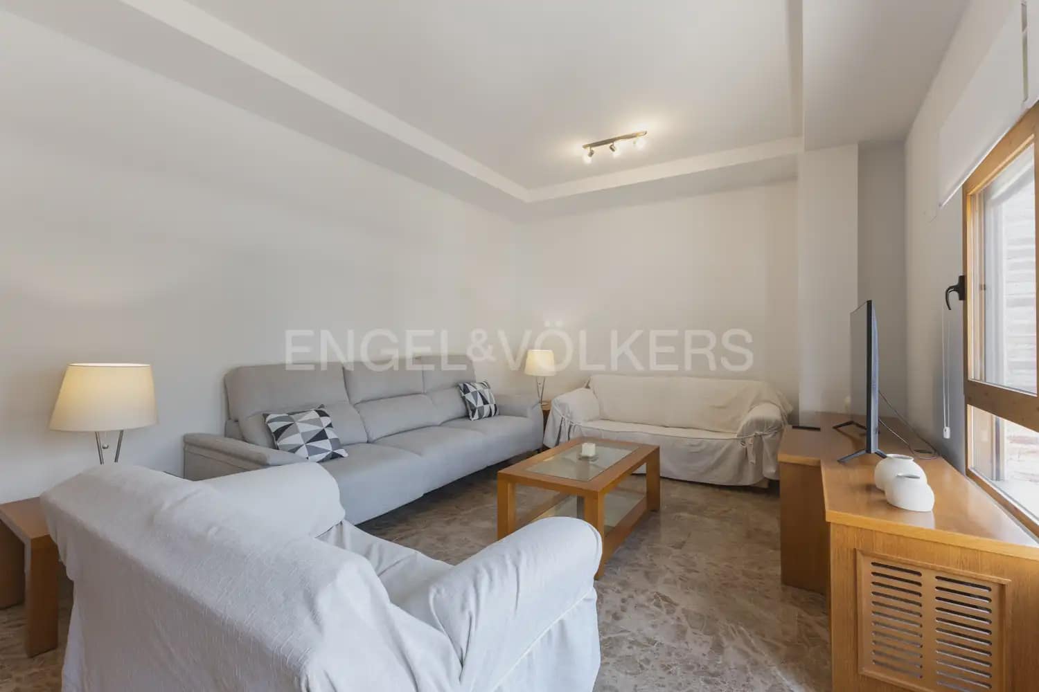 3 bedroom Flat for rent in Alzira with garage - € 1,300 (Ref: 9944900)