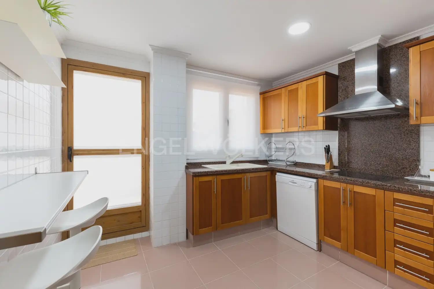 3 bedroom Flat for rent in Alzira with garage - € 1,300 (Ref: 9944900)