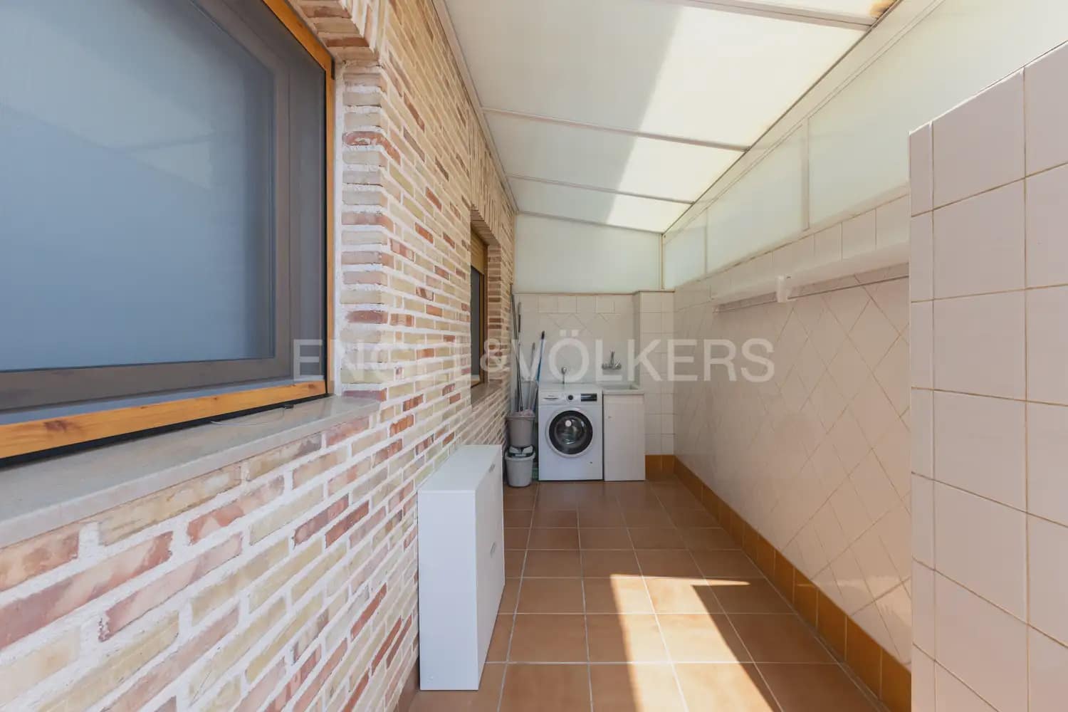 3 bedroom Flat for rent in Alzira with garage - € 1,300 (Ref: 9944900)