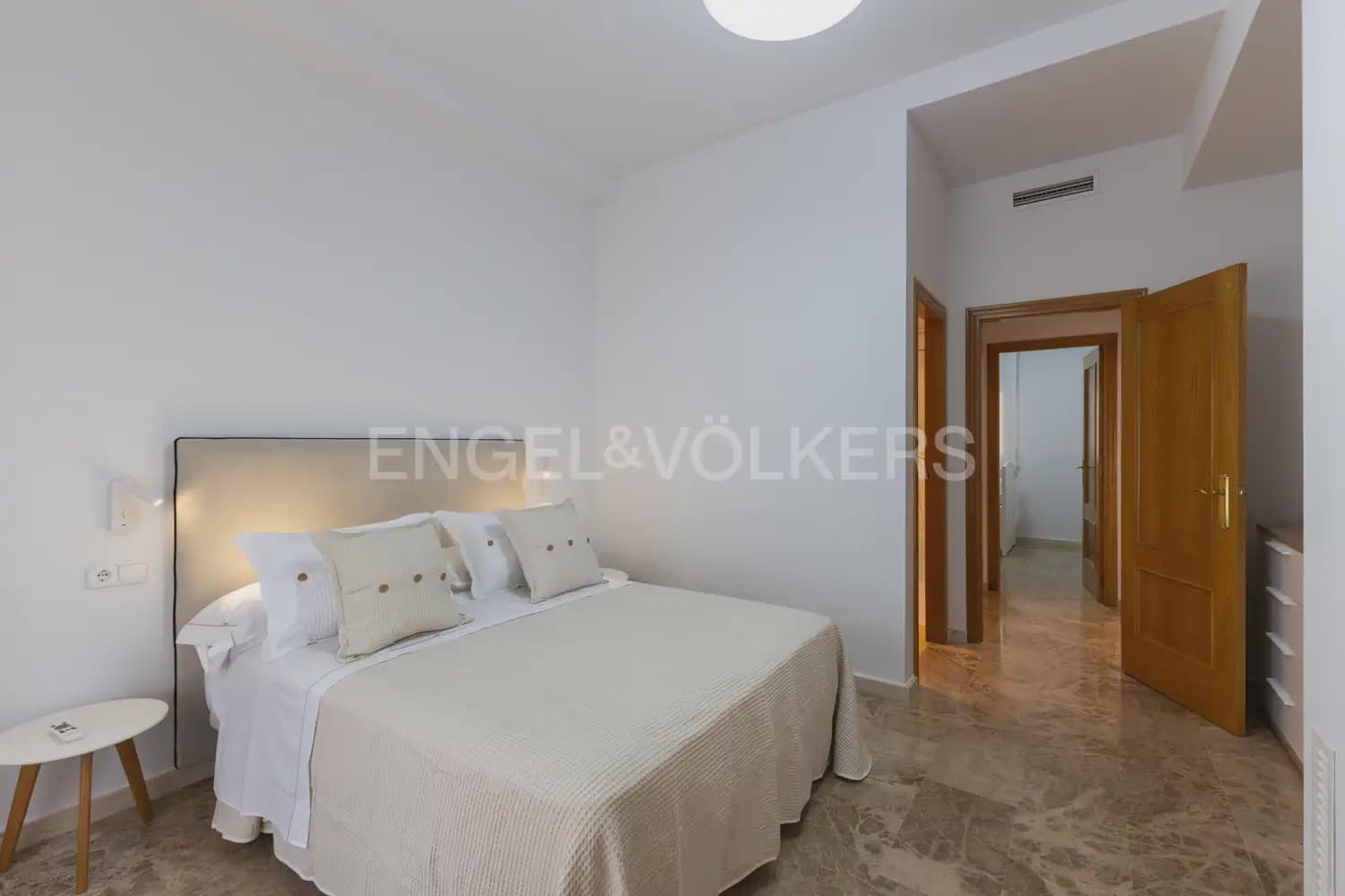 3 bedroom Flat for rent in Alzira with garage - € 1,300 (Ref: 9944900)