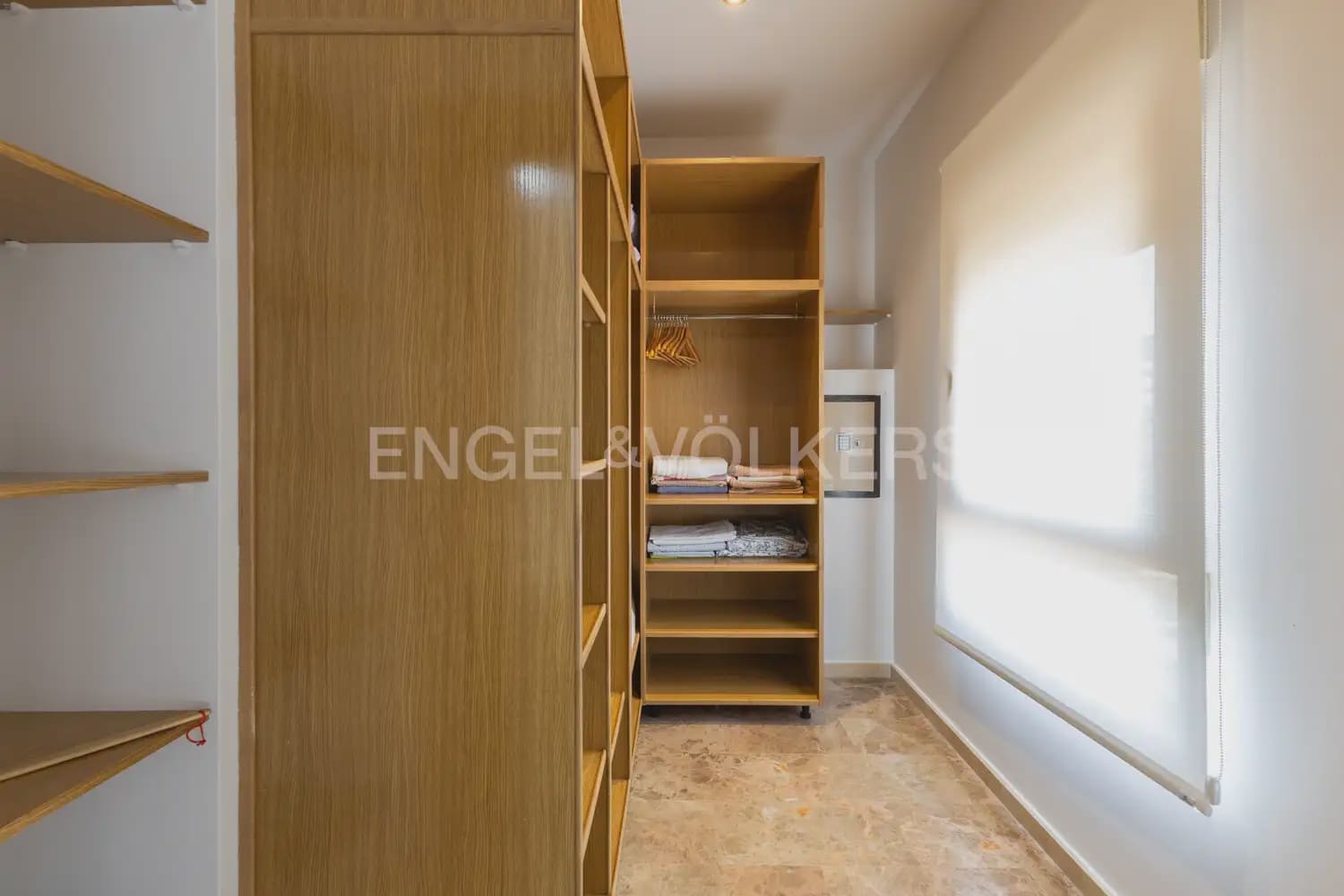 3 bedroom Flat for rent in Alzira with garage - € 1,300 (Ref: 9944900)