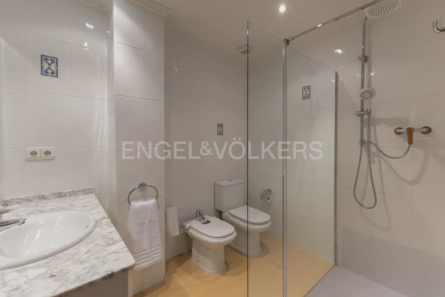 3 bedroom Flat for rent in Alzira with garage - € 1,300 (Ref: 9944900)