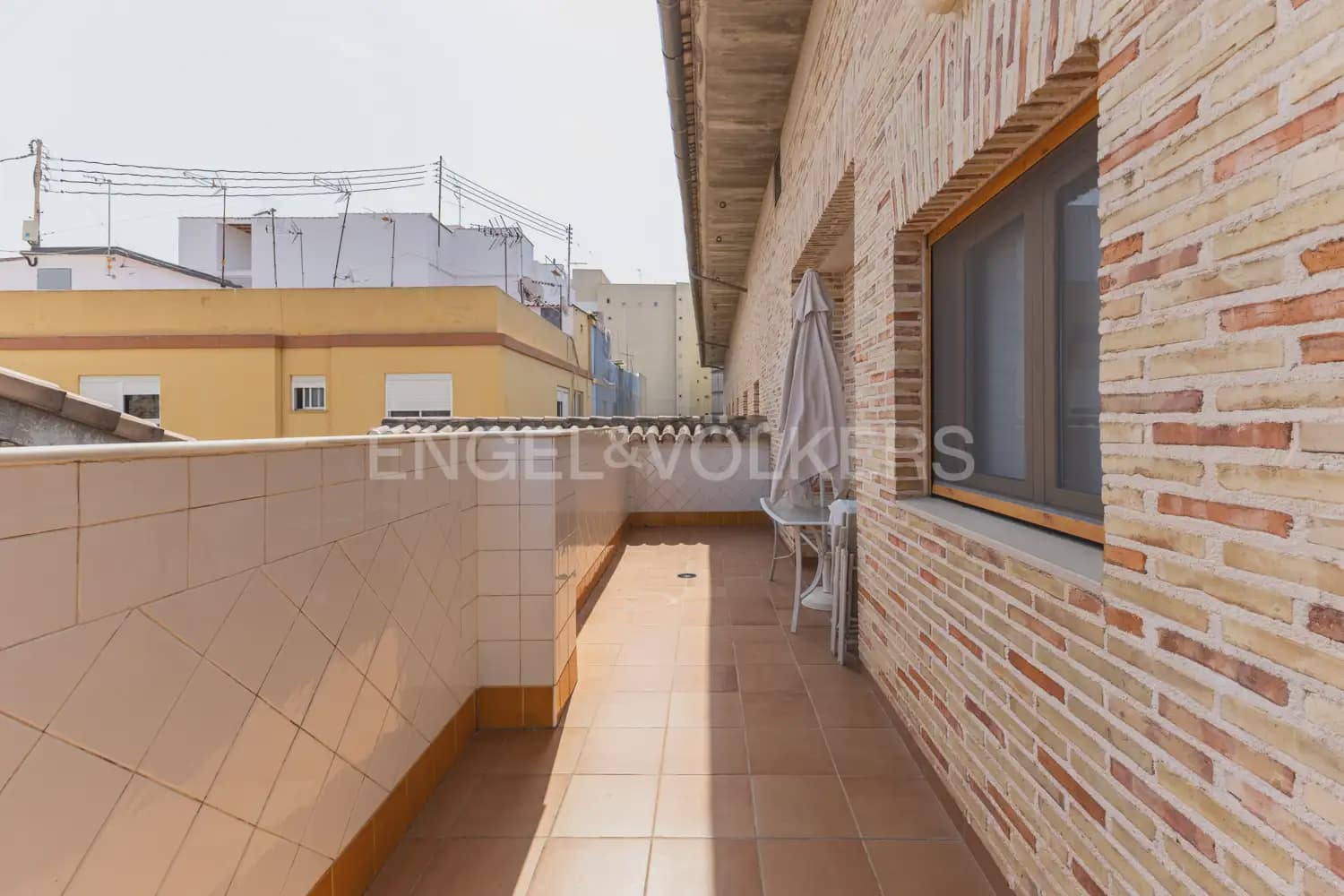 3 bedroom Flat for rent in Alzira with garage - € 1,300 (Ref: 9944900)