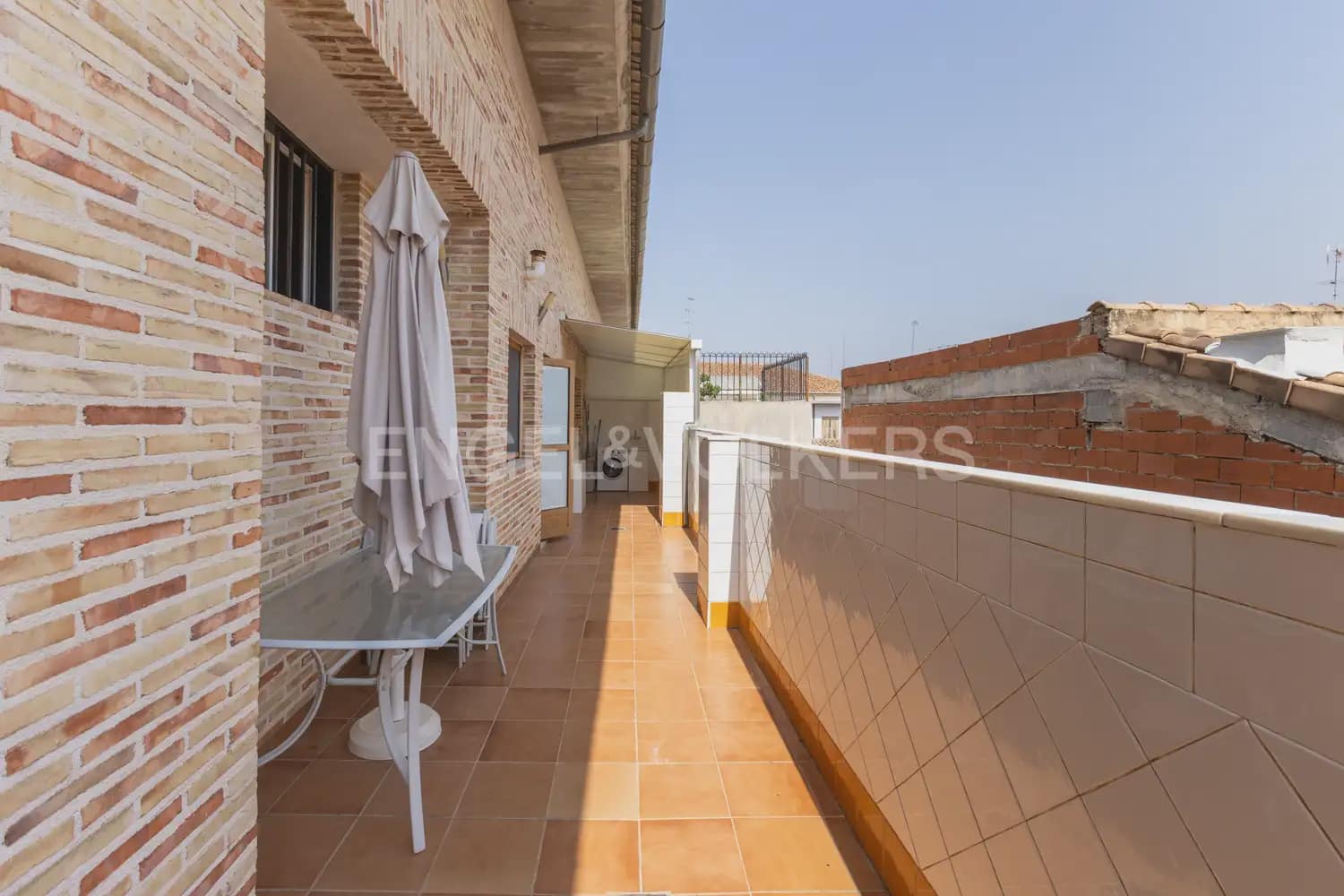 3 bedroom Flat for rent in Alzira with garage - € 1,300 (Ref: 9944900)