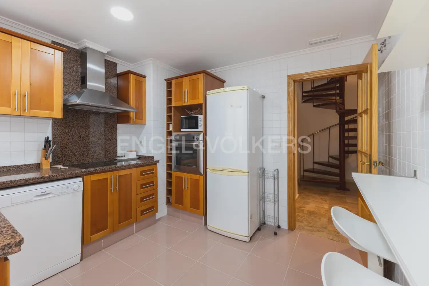 3 bedroom Flat for rent in Alzira with garage - € 1,300 (Ref: 9944900)