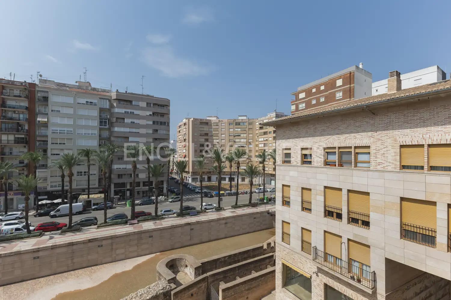 3 bedroom Flat for rent in Alzira with garage - € 1,300 (Ref: 9944900)