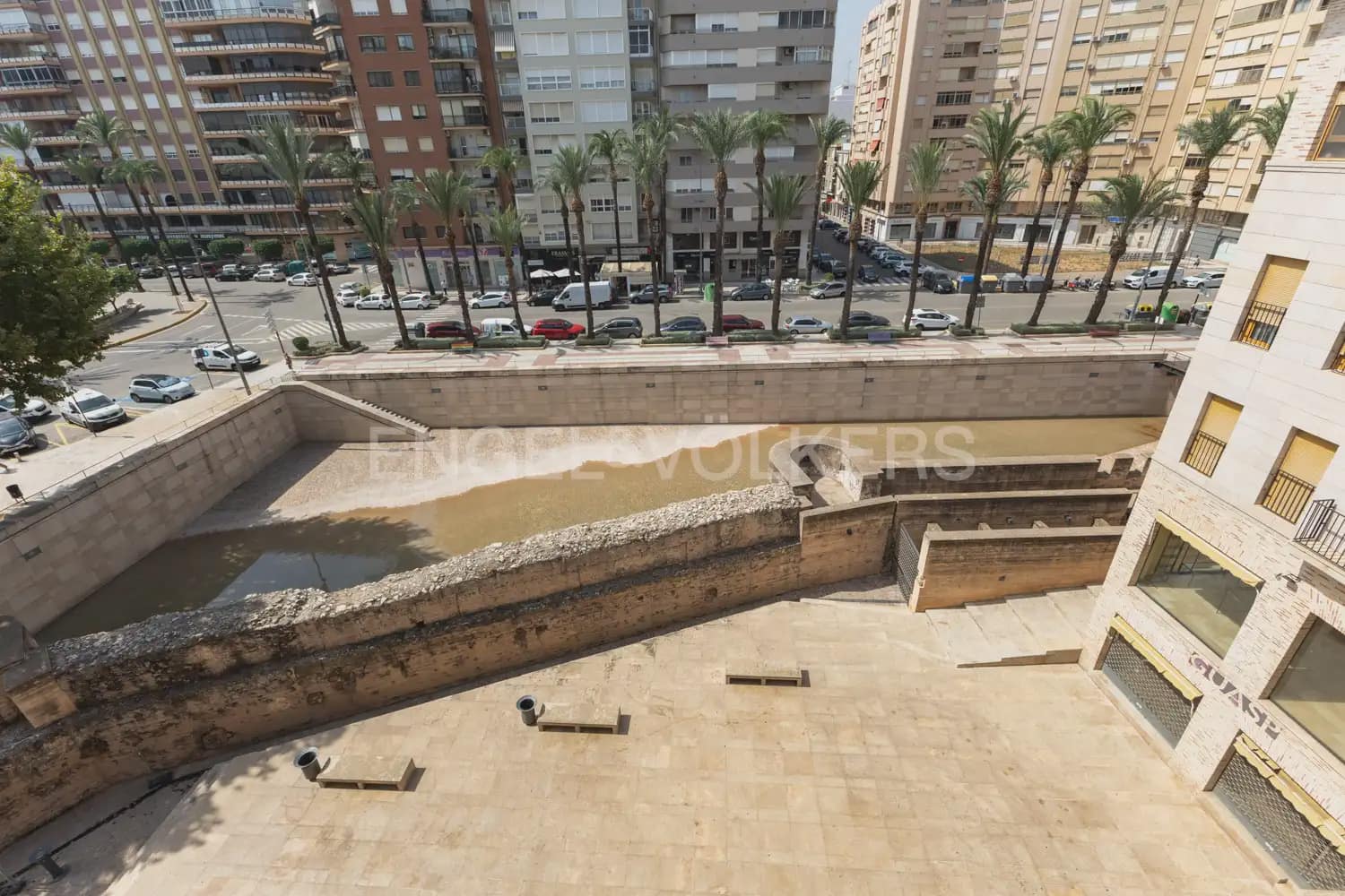 3 bedroom Flat for rent in Alzira with garage - € 1,300 (Ref: 9944900)