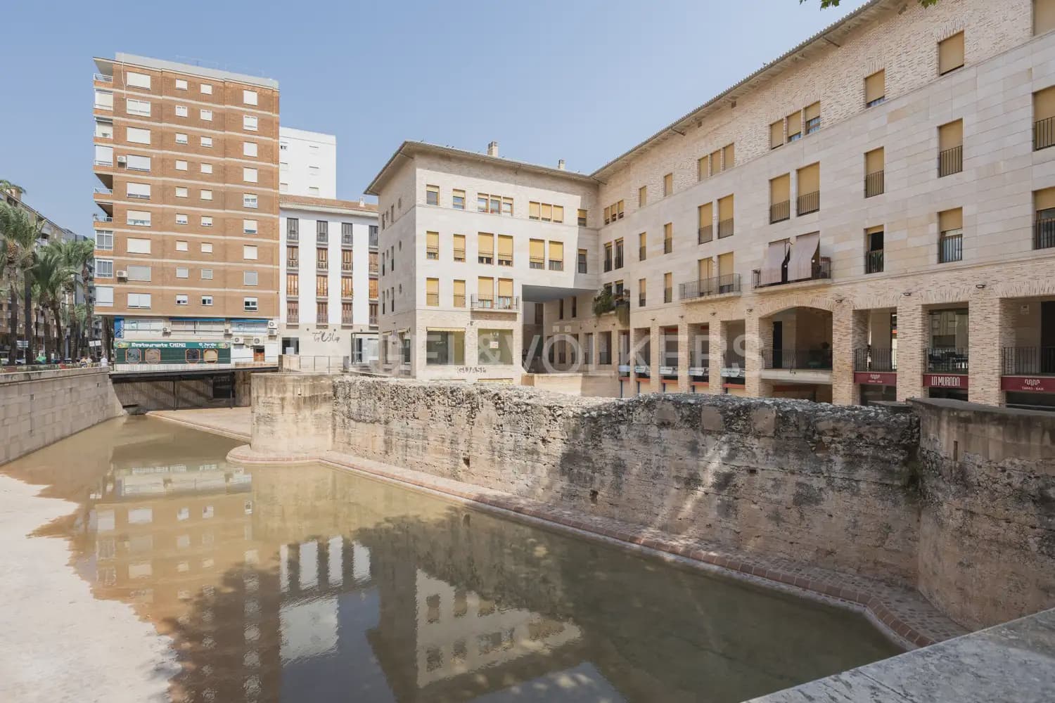 3 bedroom Flat for rent in Alzira with garage - € 1,300 (Ref: 9944900)