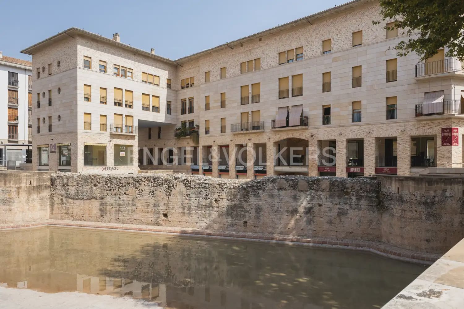3 bedroom Flat for rent in Alzira with garage - € 1,300 (Ref: 9944900)