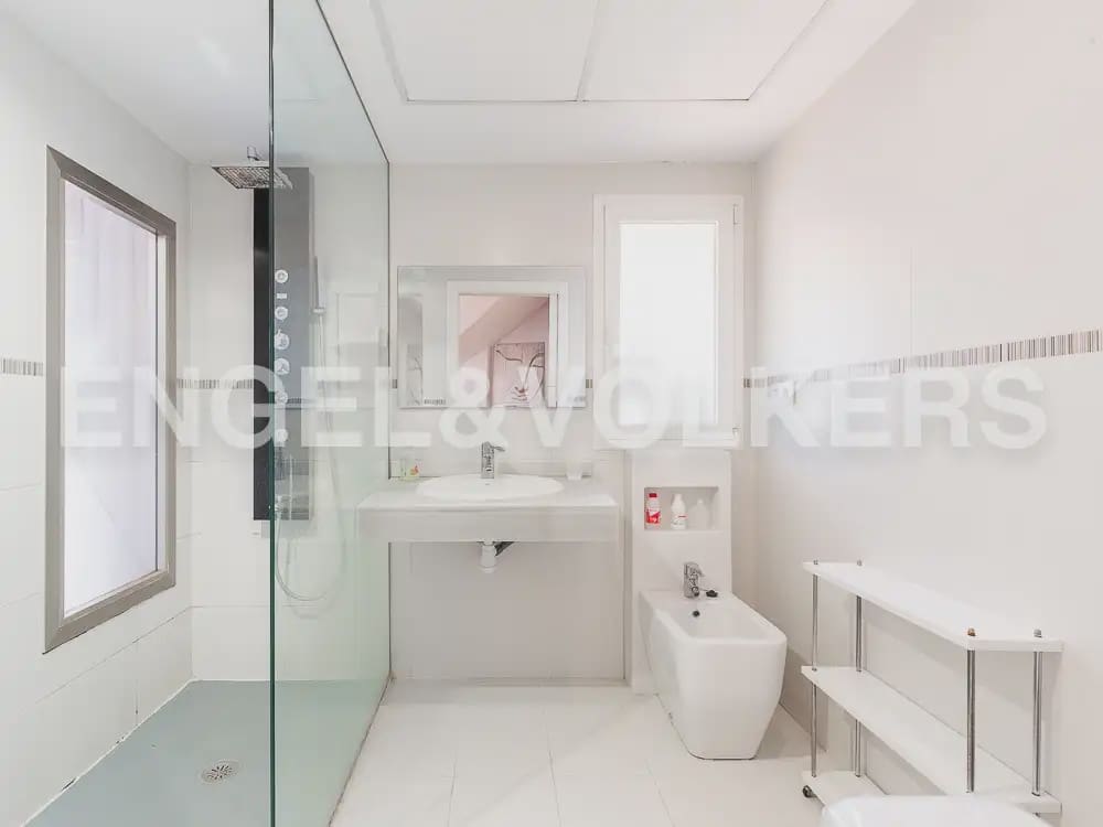 1 soverom Leilighet til leie i Valencia by - € 1 700 (Ref: 9944950)
