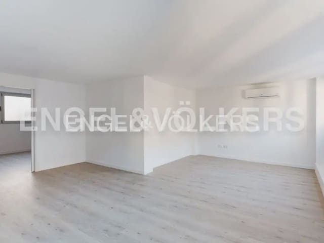 4 slaapkamer Flat te koop in Centro, Castelló de la Plana met garage - € 297.000 (Ref: 9946125)