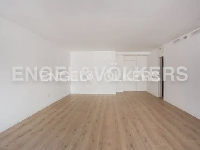 4 slaapkamer Flat te koop in Centro, Castelló de la Plana met garage - € 297.000 (Ref: 9946125)