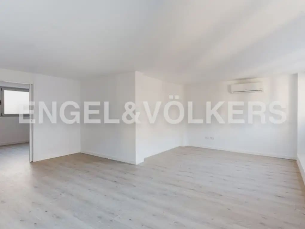 4 bedroom Flat for sale in Castello de la Plana with garage - € 297,000 (Ref: 9946125)