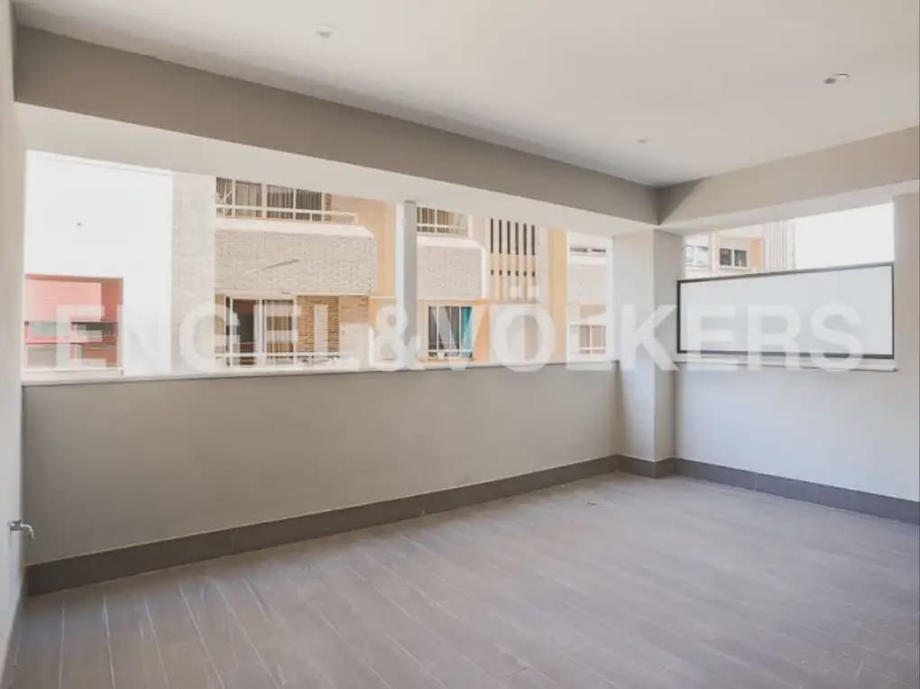 4 bedroom Flat for sale in Castello de la Plana with garage - € 297,000 (Ref: 9946125)