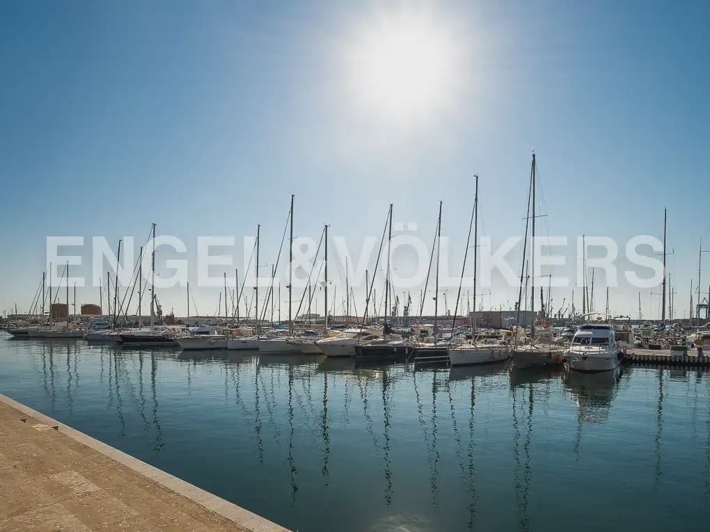 4 bedroom Flat for sale in Castello de la Plana with garage - € 297,000 (Ref: 9946125)