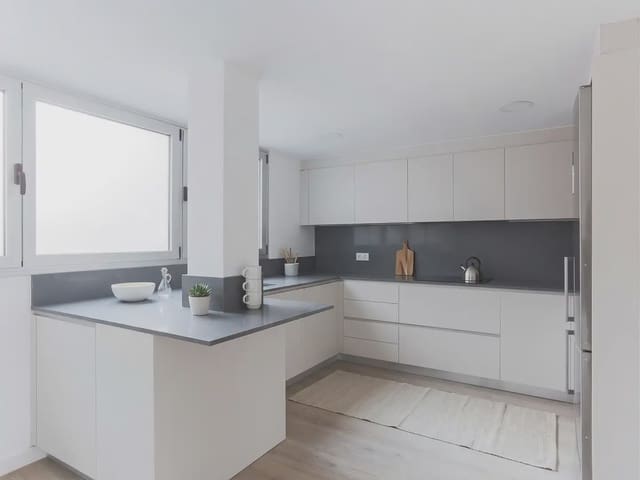 Piso de 4 habitaciones en Centro, Castelló de la Plana en venta con garaje - 297.000 € (Ref: 9946125)