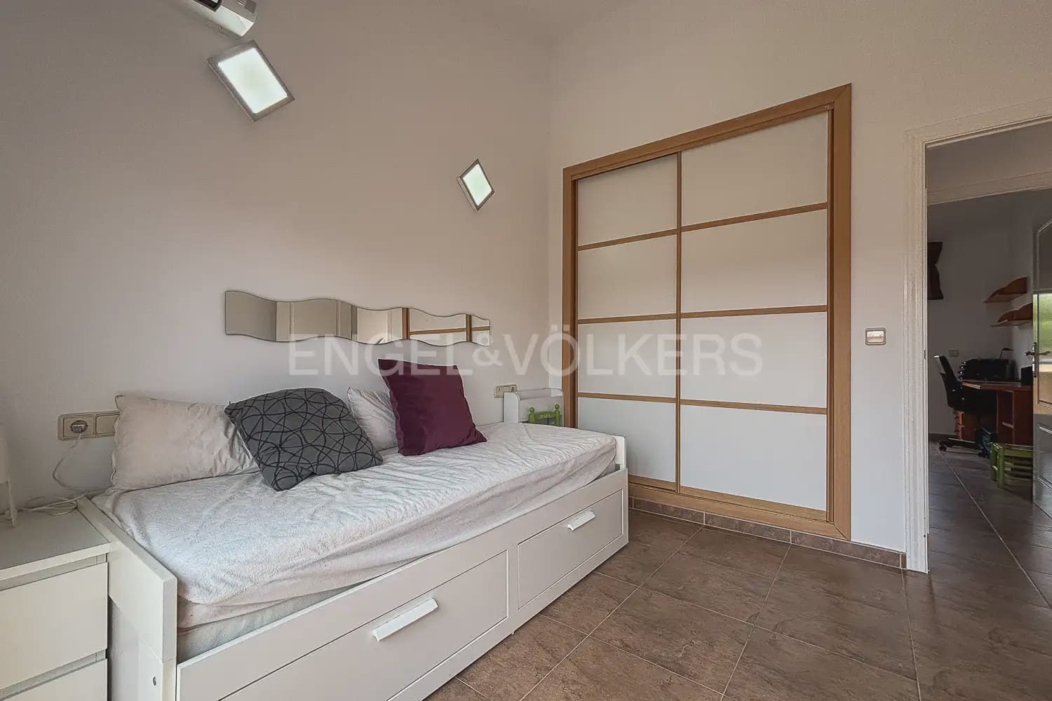 5 soverom Villa til leie i Betera med svømmebasseng garasje - € 2 800 (Ref: 9946128)