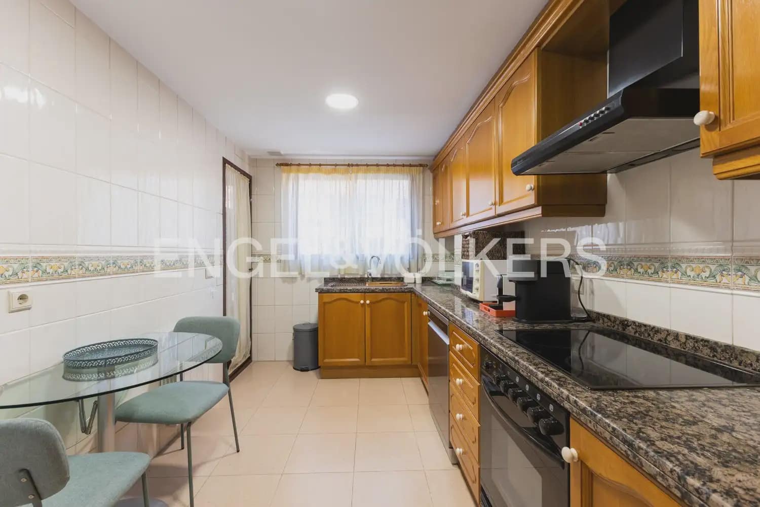 3 makuuhuone Asunto vuokrattavana paikassa Castello de la Plana mukana 
autotalli - 1 300 € (Ref: 9946544)