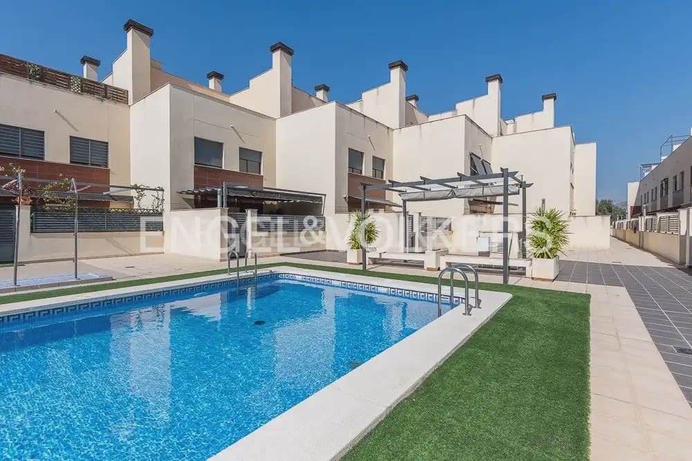 4 sovrum Radhus till salu i Castello de la Plana med pool garage - 450 000 € (Ref: 9946547)