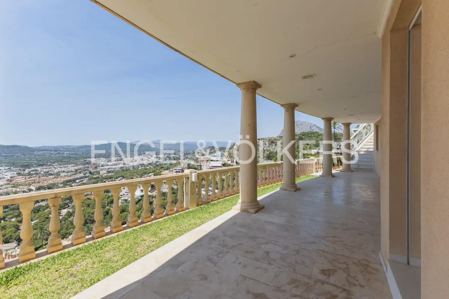 5 soverom Villa til salgs i Javea / Xabia med svømmebasseng garasje - € 3 950 000 (Ref: 9946548)
