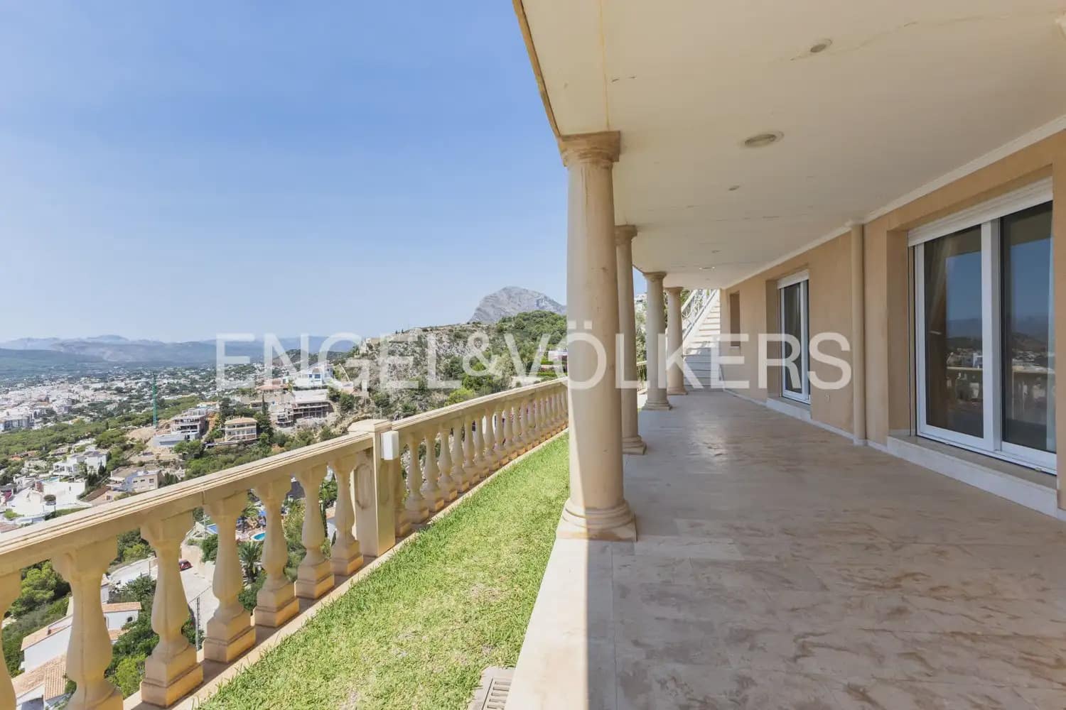 5 soverom Villa til salgs i Javea / Xabia med svømmebasseng garasje - € 3 950 000 (Ref: 9946548)