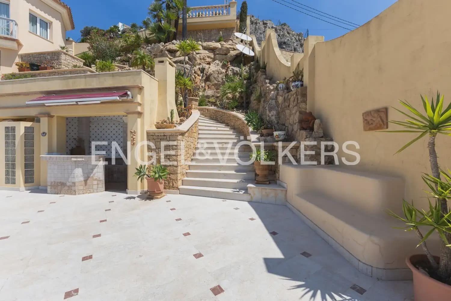 5 soverom Villa til salgs i Javea / Xabia med svømmebasseng garasje - € 3 950 000 (Ref: 9946548)
