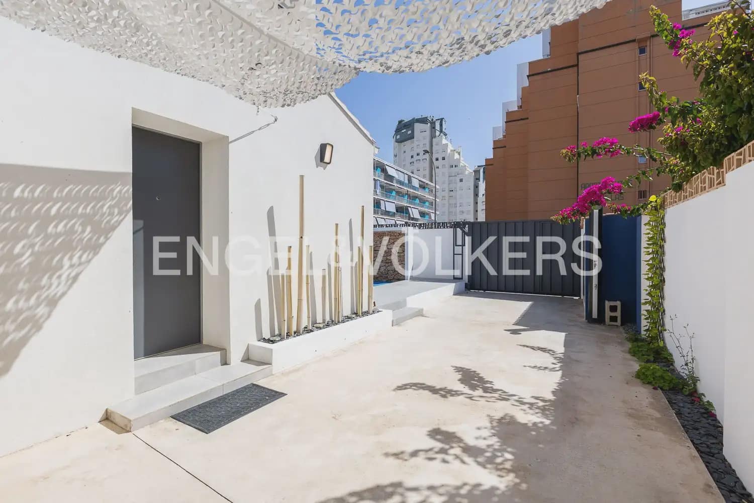 2 bedroom Villa for sale in Gandia with pool garage - € 470,000 (Ref: 9946772)