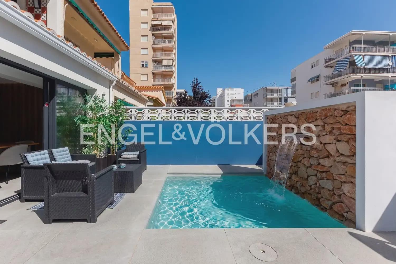 2 bedroom Villa for sale in Gandia with pool garage - € 470,000 (Ref: 9946772)