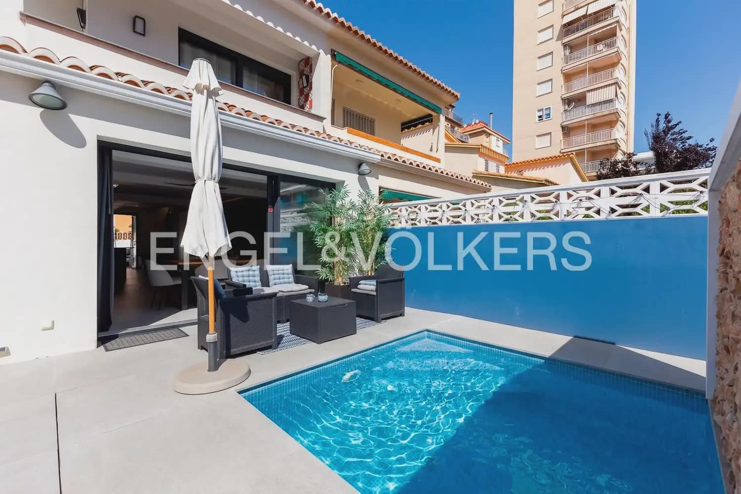 2 bedroom Villa for sale in Gandia with pool garage - € 470,000 (Ref: 9946772)