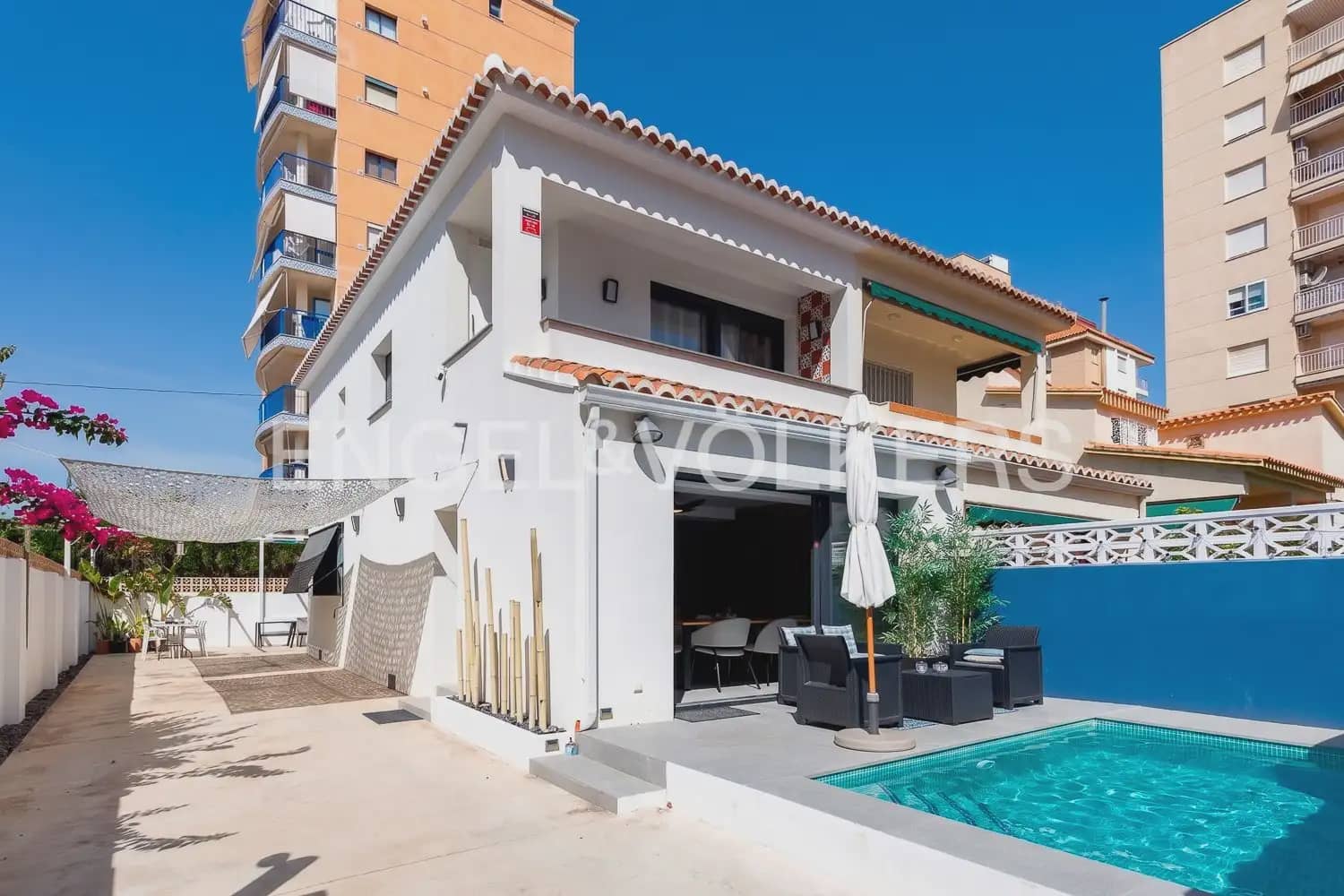 2 bedroom Villa for sale in Gandia with pool garage - € 470,000 (Ref: 9946772)