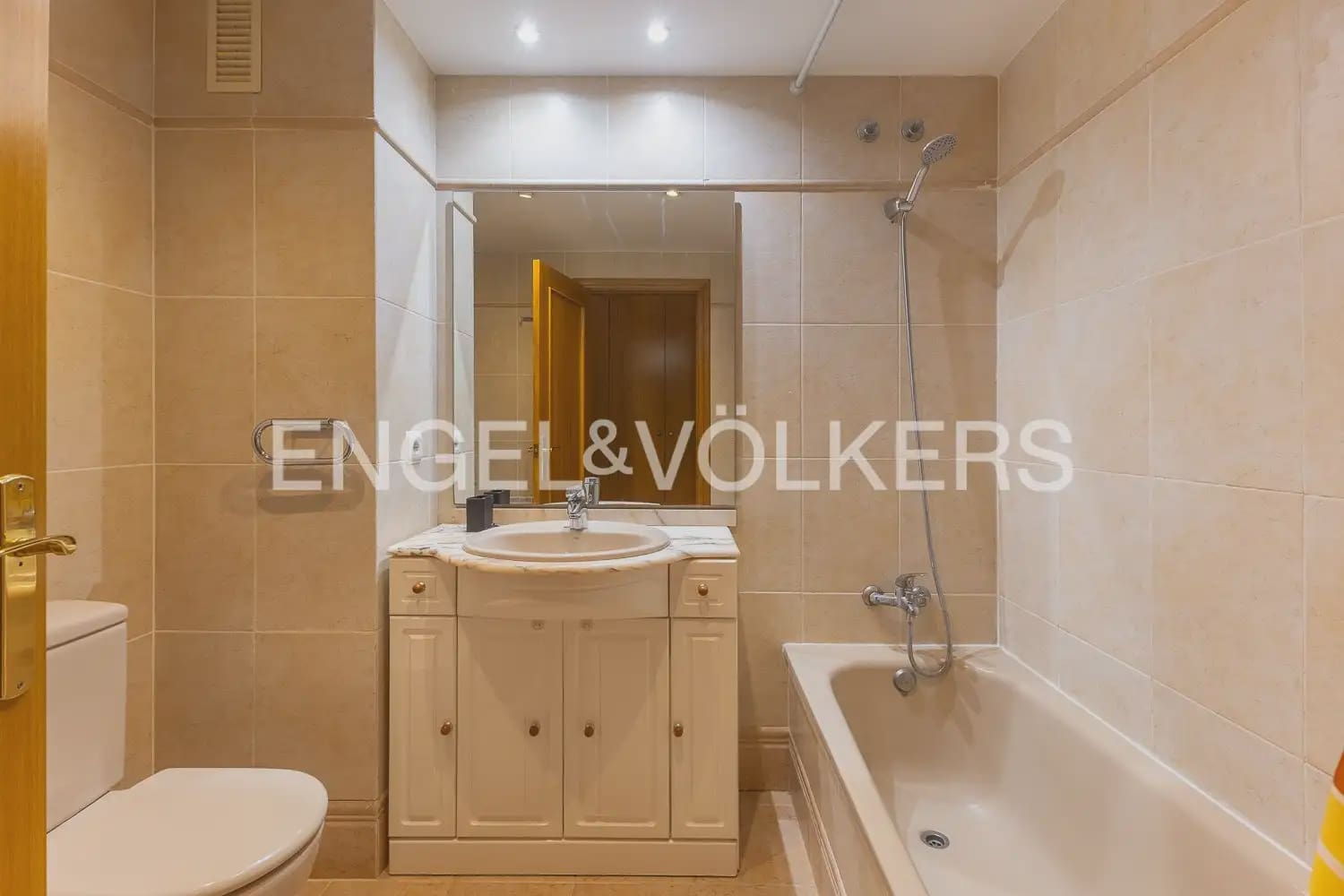4 soveværelse Lejlighed til leje i Valencia by - € 1.550 (Ref: 9948433)