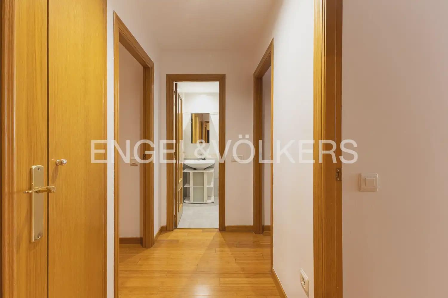 4 soveværelse Lejlighed til leje i Valencia by - € 1.550 (Ref: 9948433)