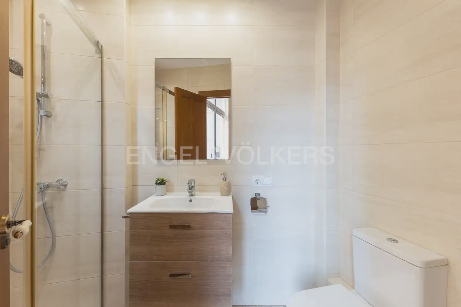 3 quarto Apartamento para arrendar em Valencia cidade - 2 200 € (Ref: 9948619)