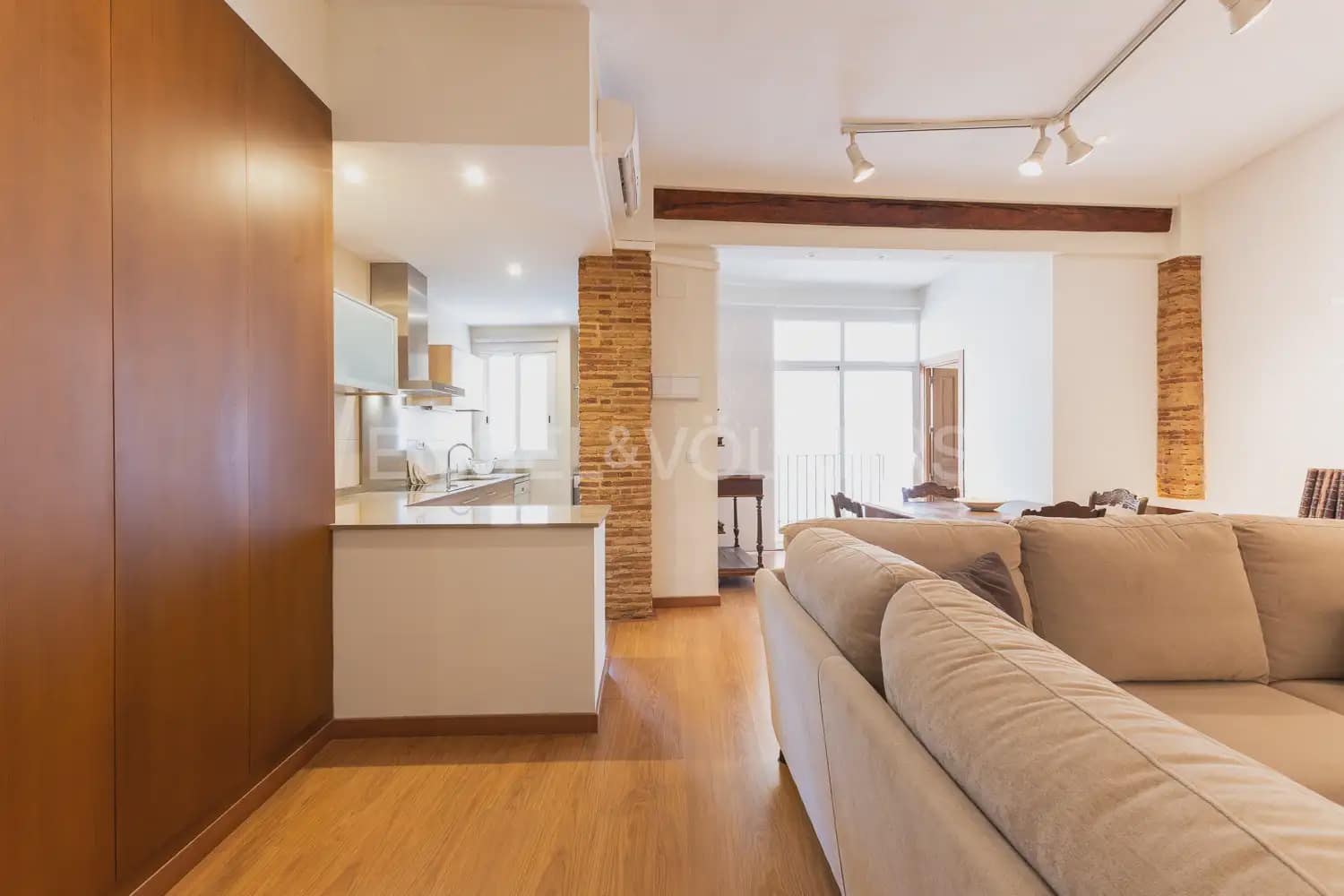 3 quarto Apartamento para arrendar em Valencia cidade - 2 200 € (Ref: 9948619)