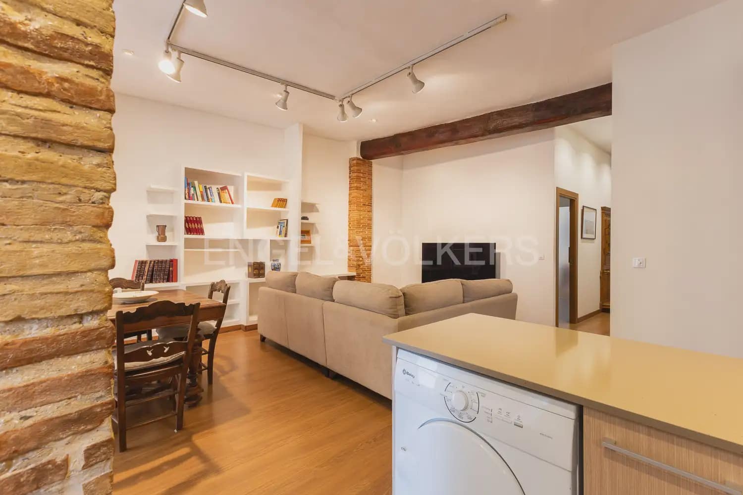 3 quarto Apartamento para arrendar em Valencia cidade - 2 200 € (Ref: 9948619)