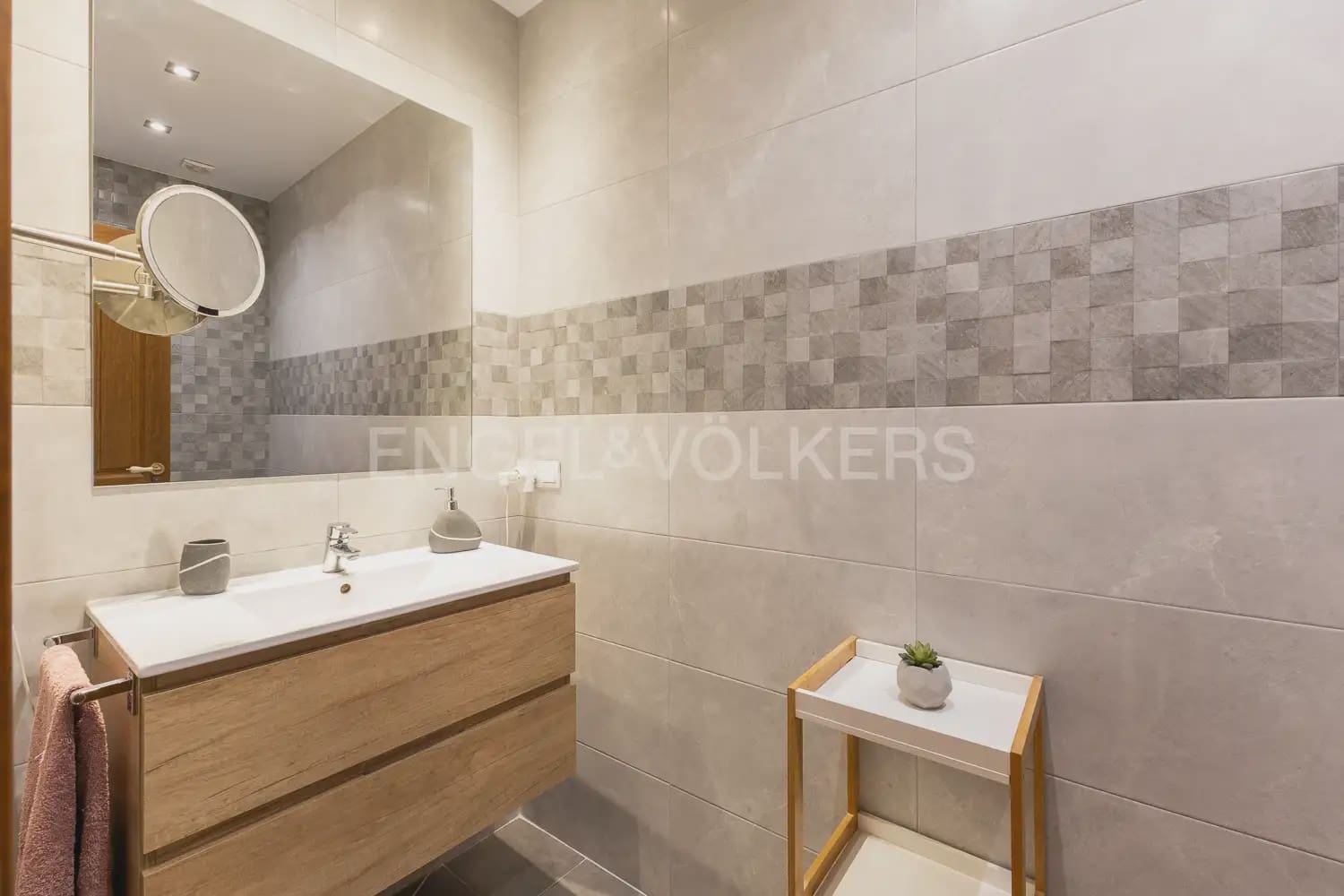 3 quarto Apartamento para arrendar em Valencia cidade - 2 200 € (Ref: 9948619)
