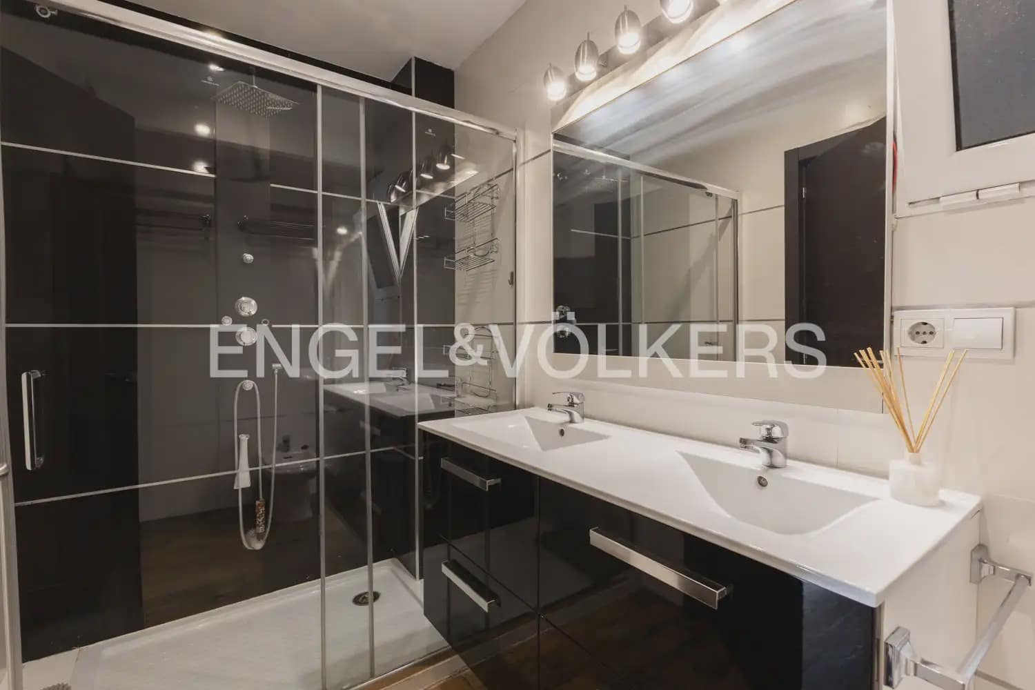 2 Zimmer Wohnung zu vermieten in Valencia Stadt - 2.500 € (Ref: 9948620)