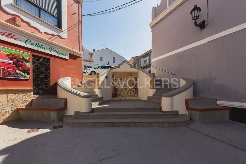 2 bedroom Villa for rent in Montserrat with pool - € 2,500 (Ref: 9948869)