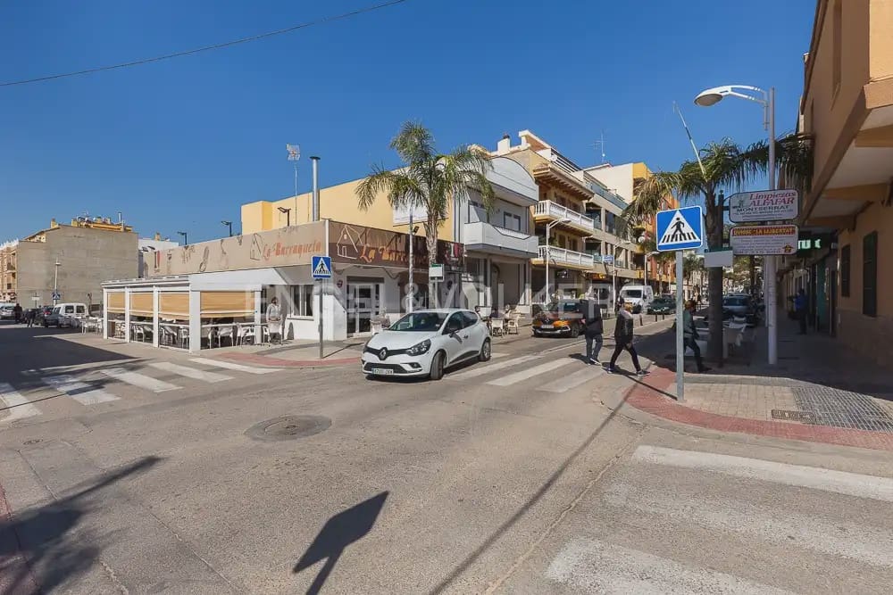2 bedroom Villa for rent in Montserrat with pool - € 2,500 (Ref: 9948869)