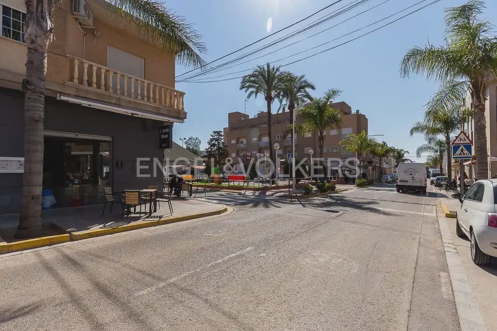 2 bedroom Villa for rent in Montserrat with pool - € 2,500 (Ref: 9948869)