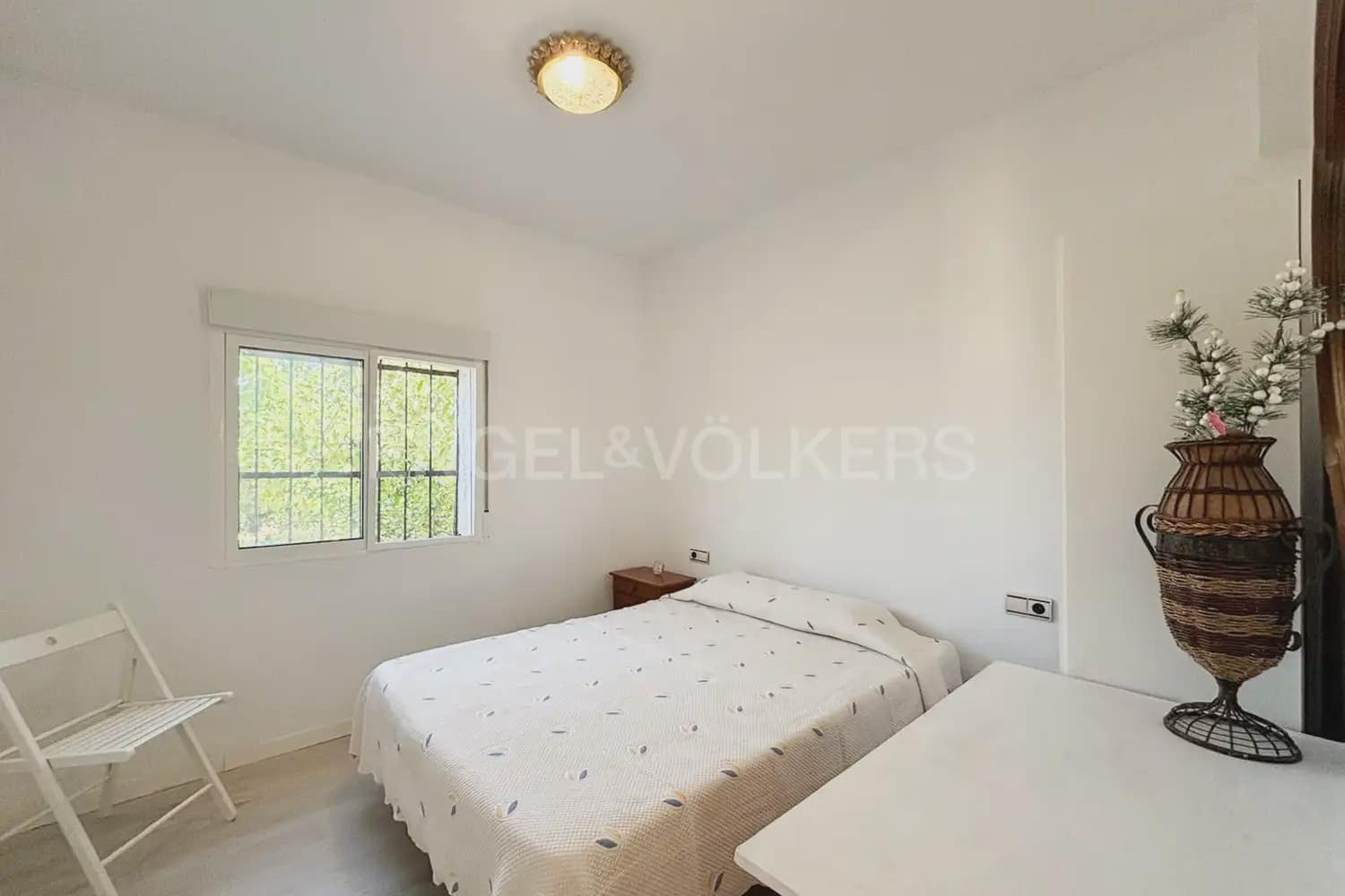 2 bedroom Villa for rent in Montserrat with pool - € 2,500 (Ref: 9948869)