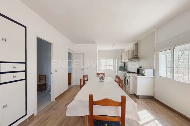 2 bedroom Villa for rent in Montserrat with pool - € 2,500 (Ref: 9948869)