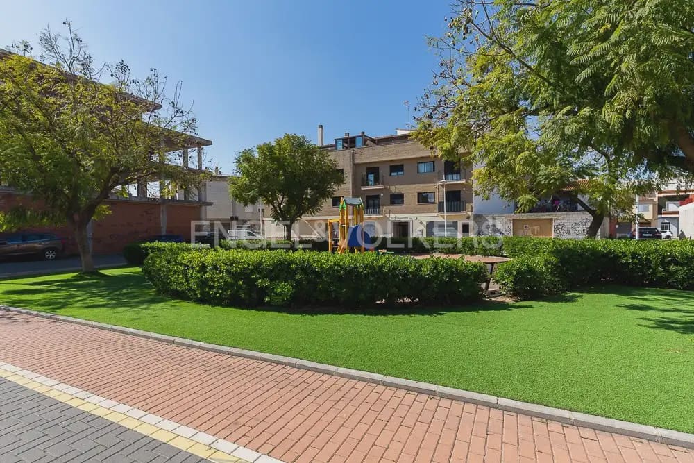 2 bedroom Villa for rent in Montserrat with pool - € 2,500 (Ref: 9948869)
