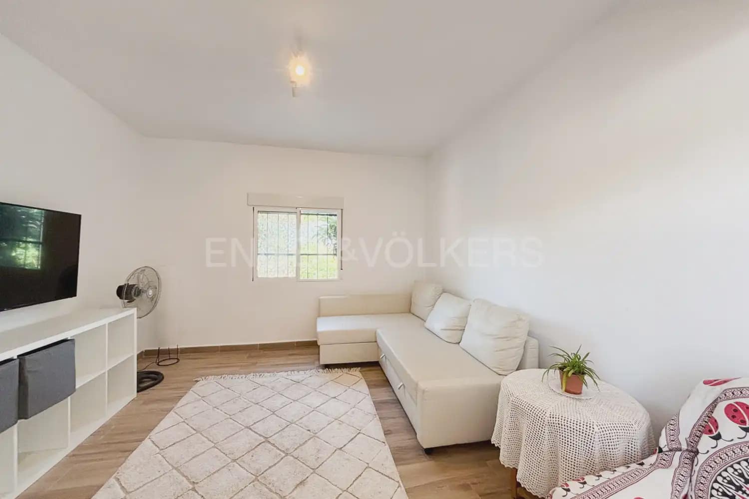 2 bedroom Villa for rent in Montserrat with pool - € 2,500 (Ref: 9948869)