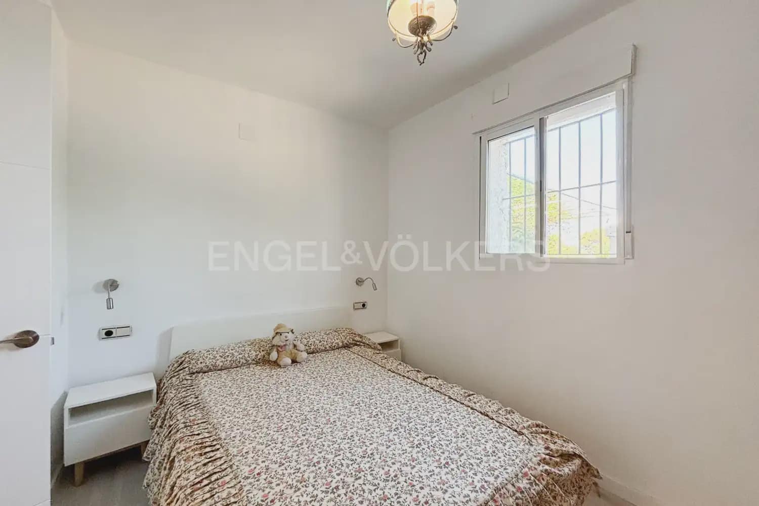 2 bedroom Villa for rent in Montserrat with pool - € 2,500 (Ref: 9948869)