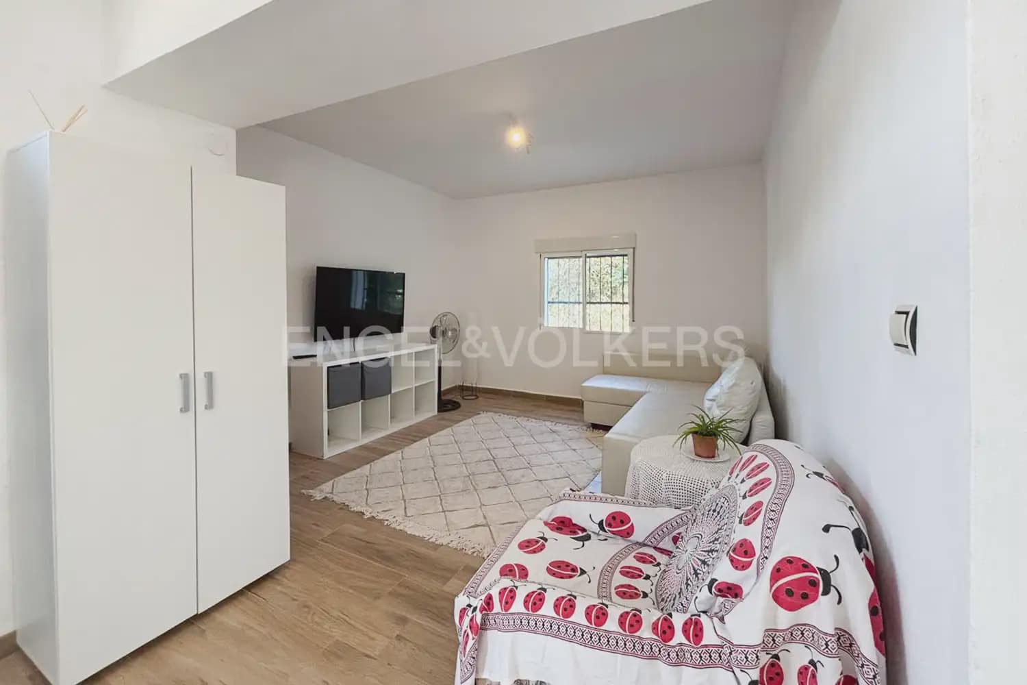 2 bedroom Villa for rent in Montserrat with pool - € 2,500 (Ref: 9948869)