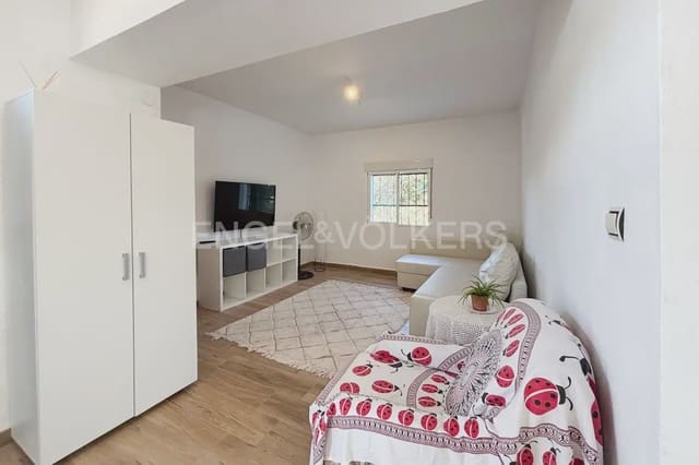 2 bedroom Villa for rent in Montserrat with pool - € 2,500 (Ref: 9948869)
