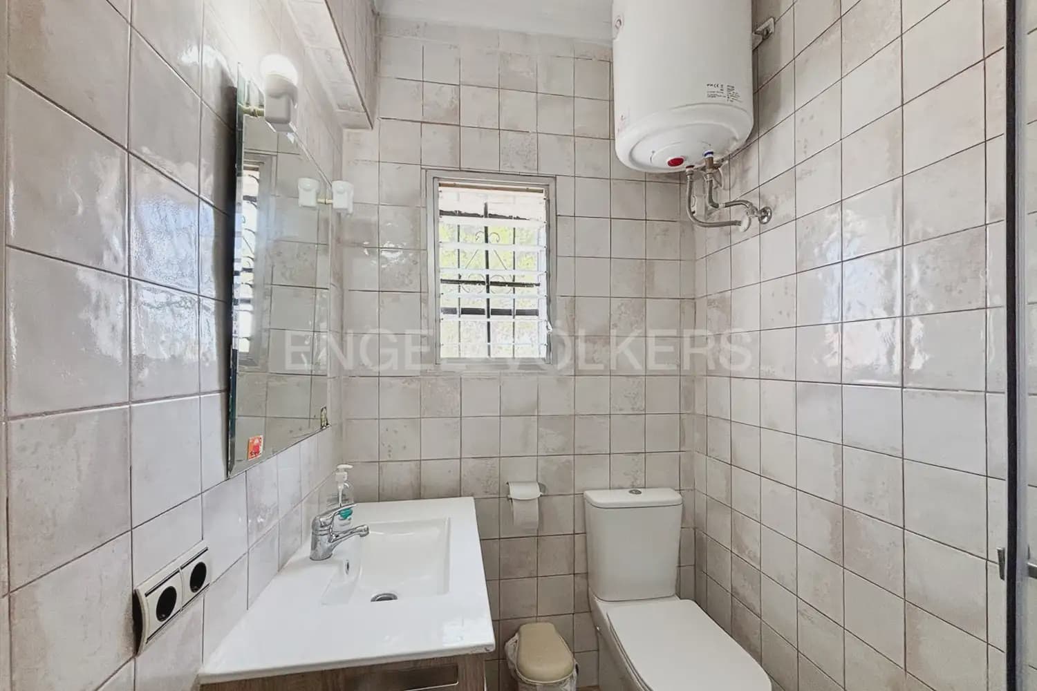 2 bedroom Villa for rent in Montserrat with pool - € 2,500 (Ref: 9948869)