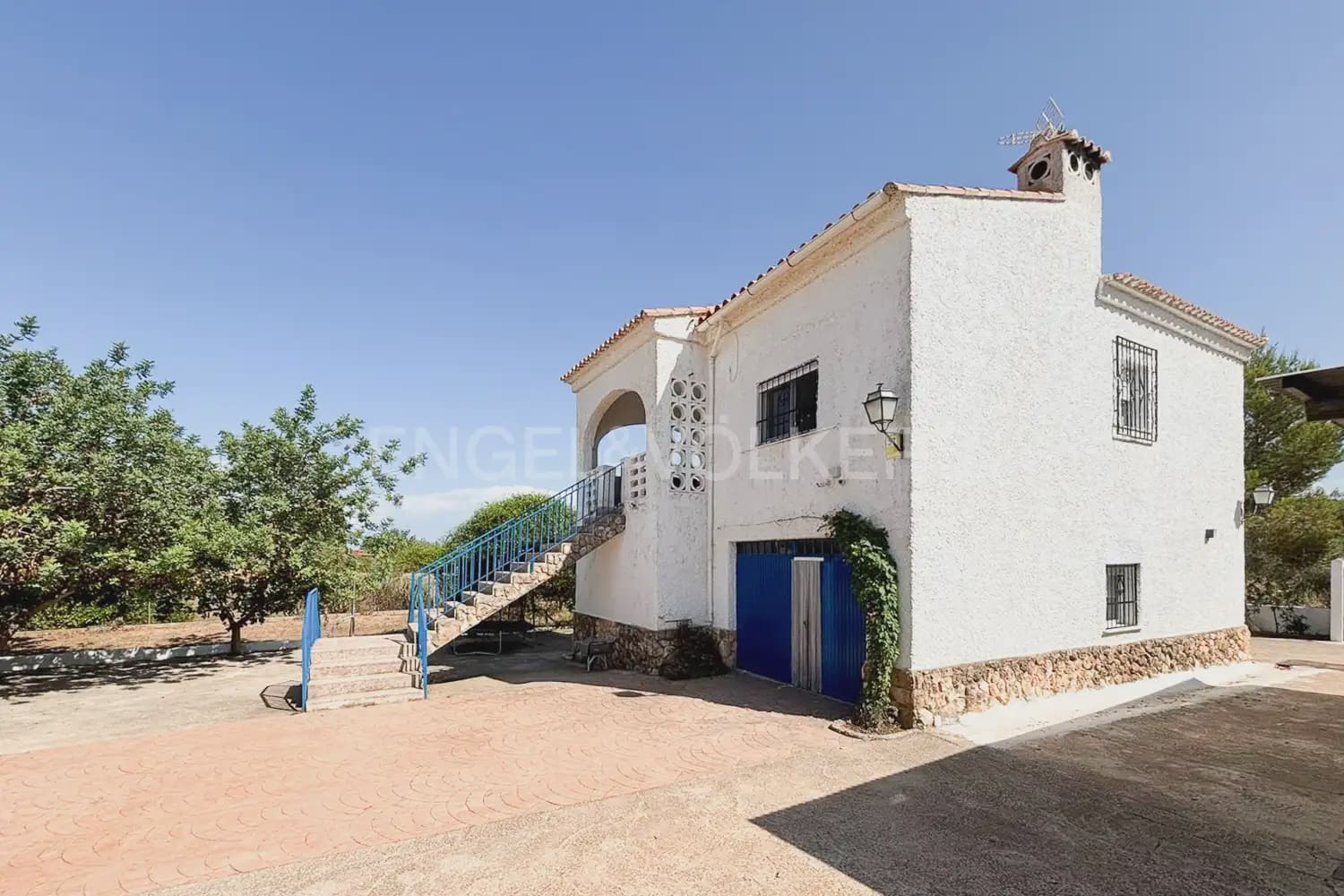 2 bedroom Villa for rent in Montserrat with pool - € 2,500 (Ref: 9948869)
